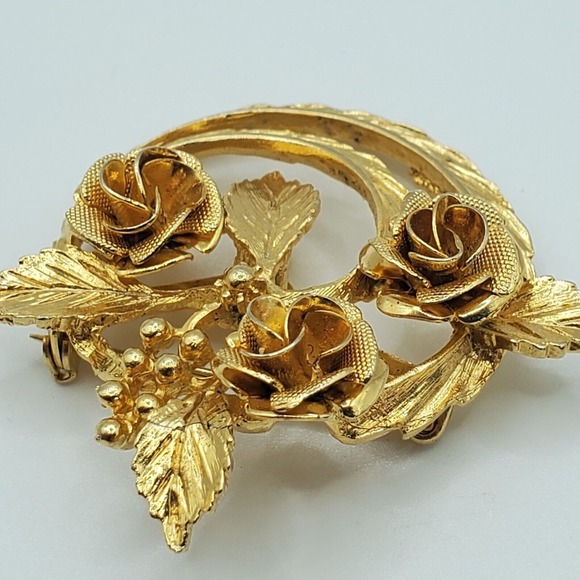 Coro Signed Gold Tone Rose Wreath Brooch Vintage Floral Pin 2" Classic Elegant - Picture 3 of 9